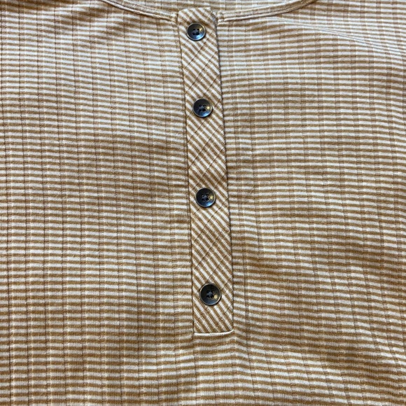 american eagle wide necked top, size M - Picture 2 of 3